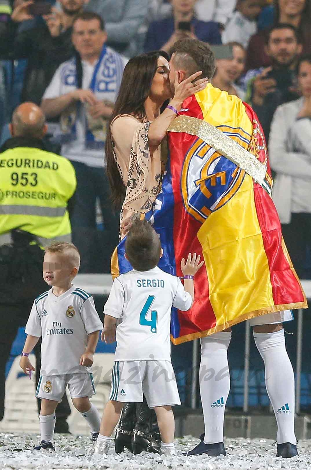 Sergio Ramos y Pilar Rubio con sus tres hijos Sergio Jr., Marco y Alejandro