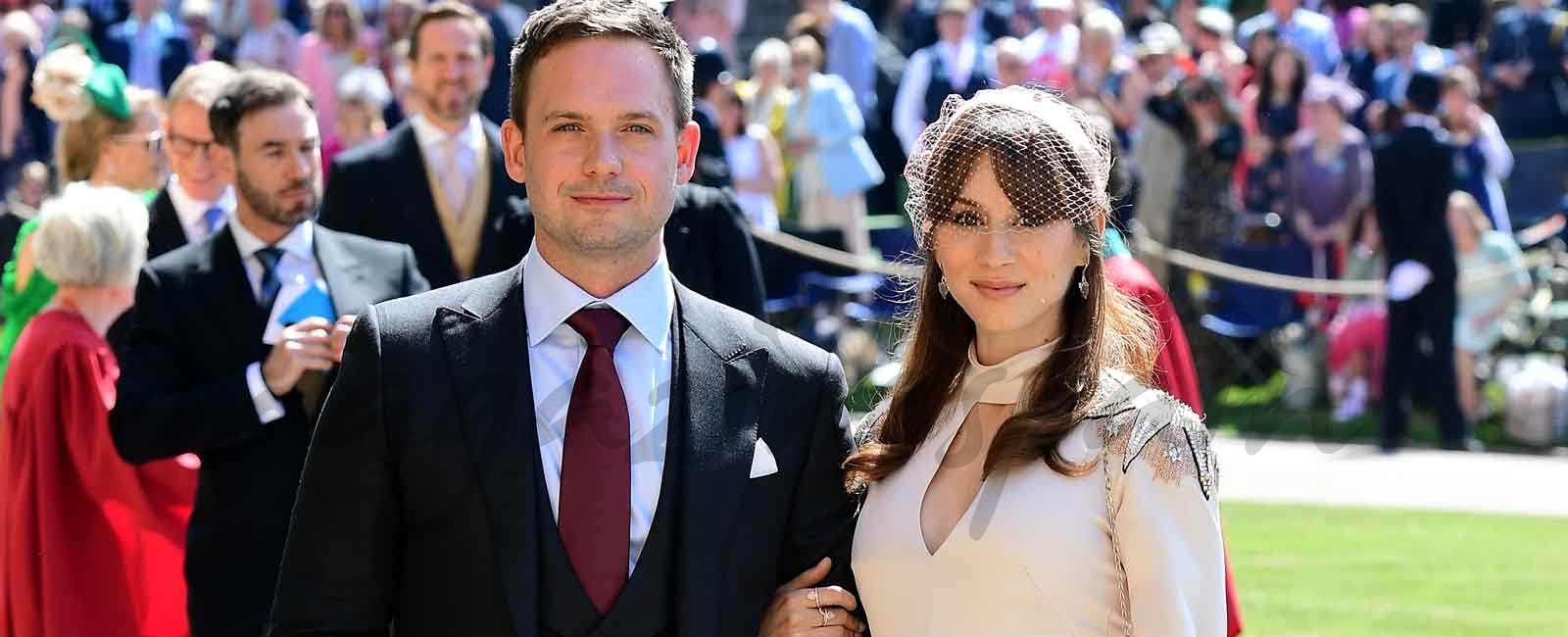 Patrick J. Adams y su esposa