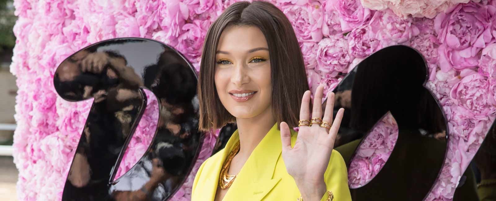 Bella Hadid se deja seducir por el color del verano: el amarillo neón