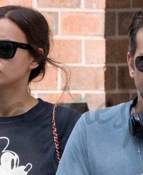 Irina Shayk y Bradley Cooper, de paseo con la pequeña Lea