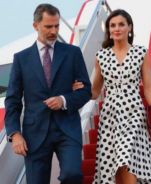 La reina Letizia apuesta por los lunares