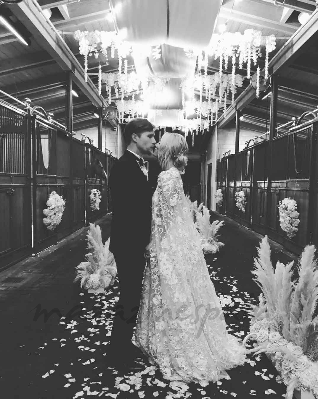 La romántica boda, en un establo, de Kaley Cuoco con el multimillonario Karl Cook