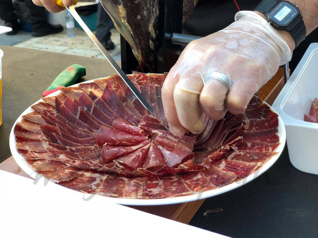 cecina-cuchillo-plato