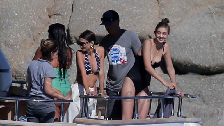 Gigi Hadid y Emily Ratajkowski presumen de cuerpo diez