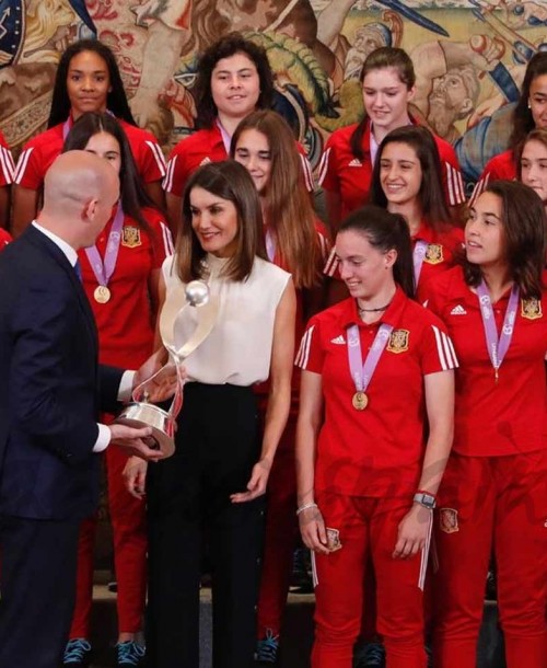 La reina Letizia recibe a la Selección Nacional femenina de fútbol sub-17