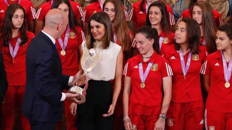 La reina Letizia recibe a la Selección Nacional femenina de fútbol sub-17