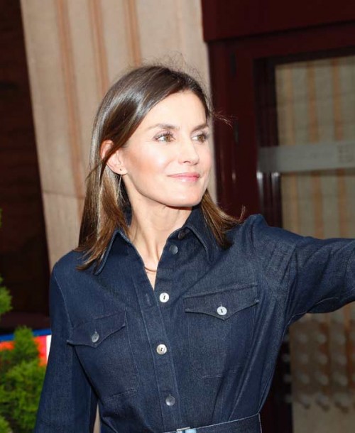 La reina Letizia apuesta por el denim