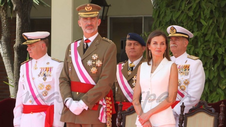 La reina Letizia se vuelve a vestir de Felipe Varela
