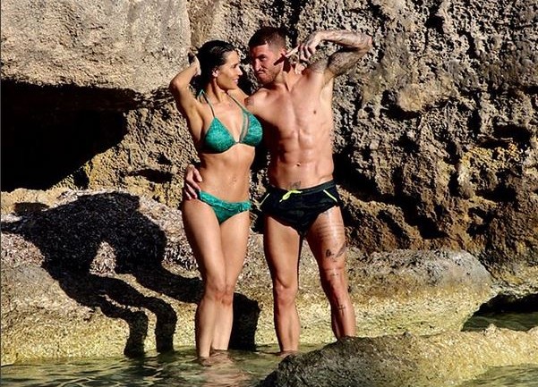 Sergio Ramos y Pilar Rubio presumen de cuerpo y familia diez