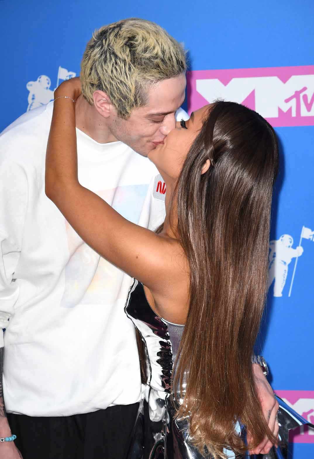 Ariana-grande-y-Pete-beso