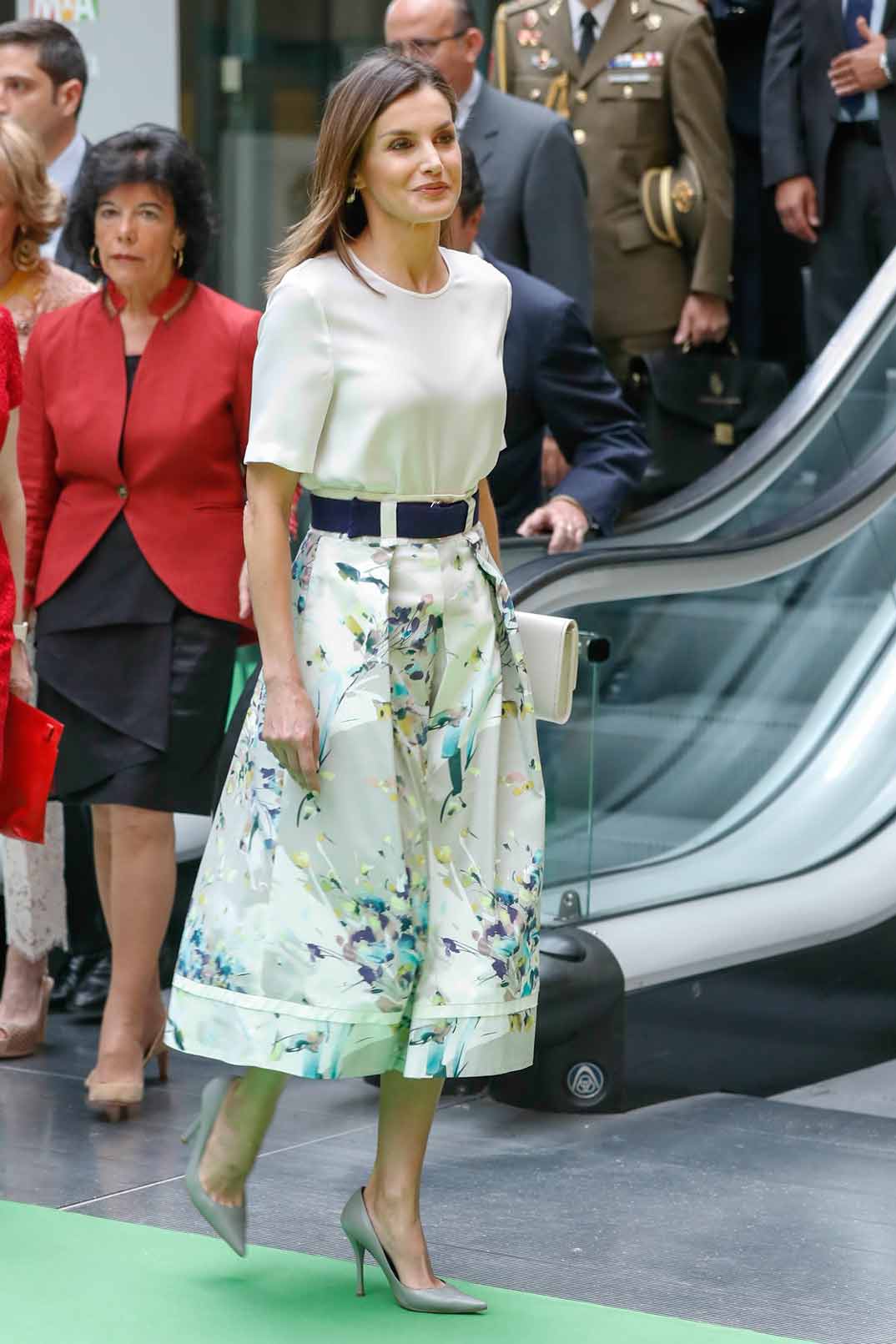 Letizia-falda-flores