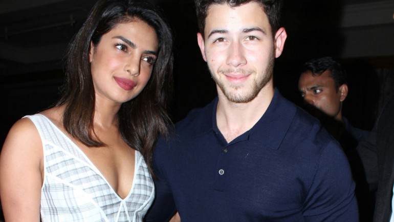 Nick Jonas y Priyanka Chopra celebran su compromiso con una fiesta hindú