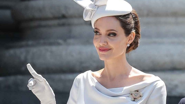 Angelina Jolie despide a su abogada
