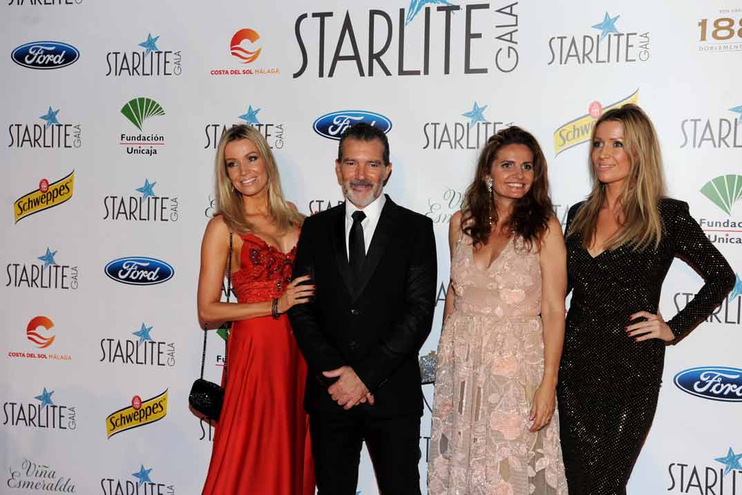 Antonio Banderas con Nicole Kimpel y su hermana Barbara