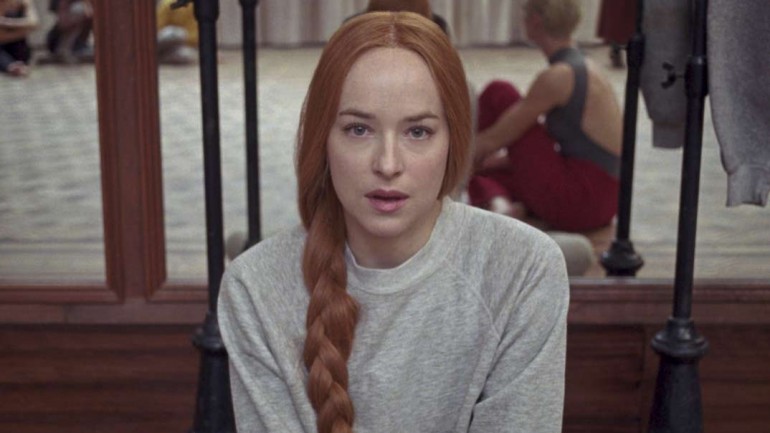 Primeras imágenes de Dakota Johnson en «Suspiria», la película por la que tuvo que ir a terapia