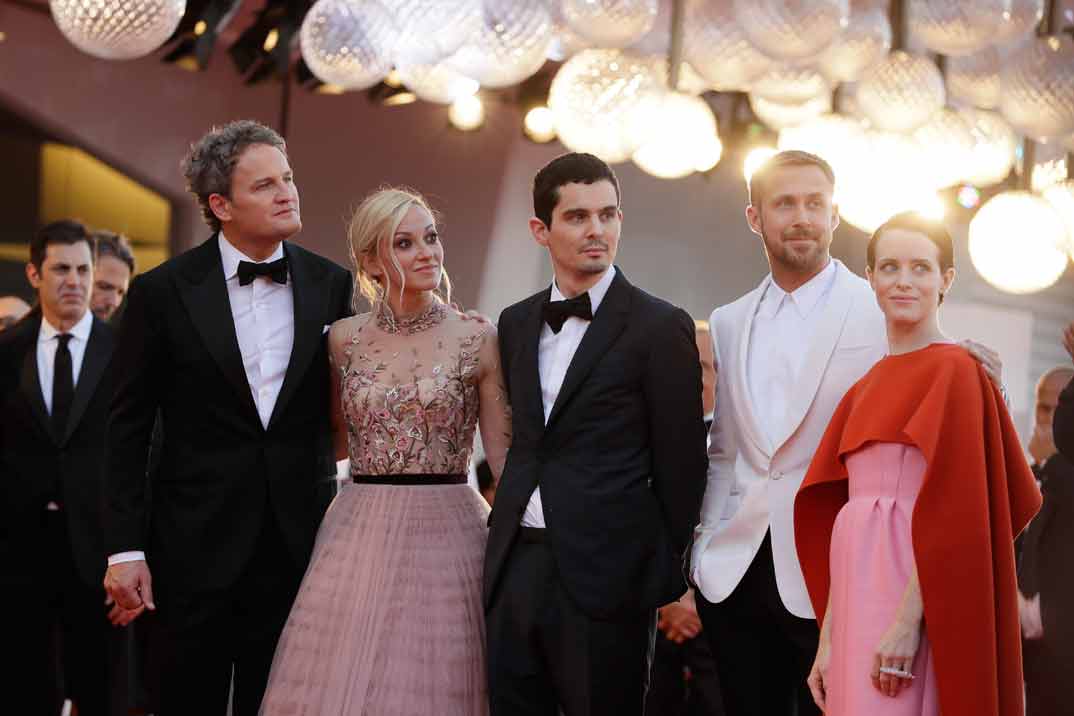 Jason Clarke, Olivia Hamilton, Damien Chazelle, Ryan Gosling y Claire Foy