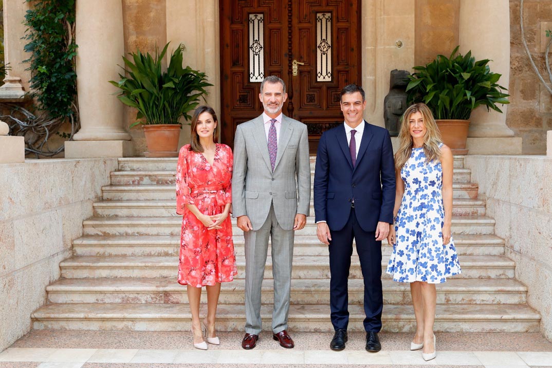 Reina Letizia, rey Felipe, Pedro Sanchez y Begoña Gómez