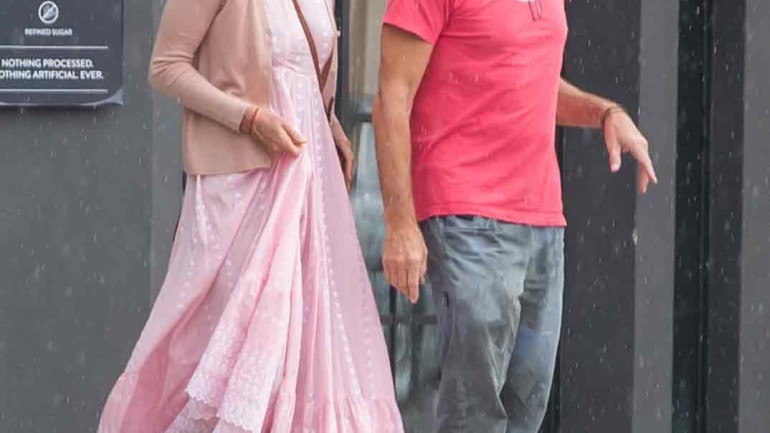 Las imágenes que confirman la relación de Elle MacPherson con el polémico doctor Andrew Wakefield