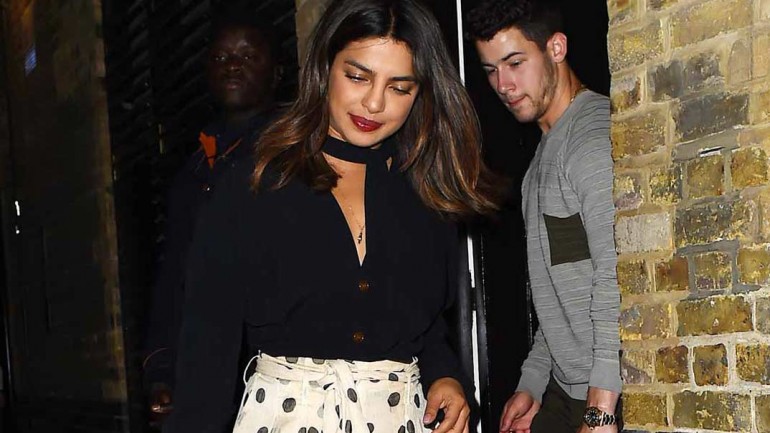 Priyanka Chopra ¡por fin! muestra su espectacular anillo de compromiso