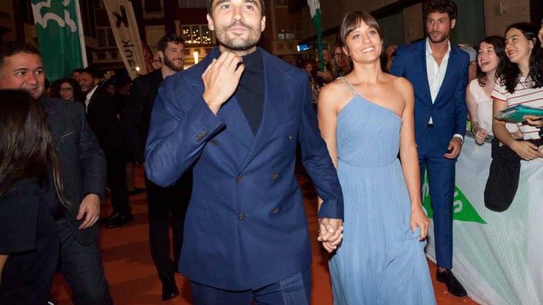 Michelle Jenner conquista la alfombra naranja del FesTVal en su gala inaugural