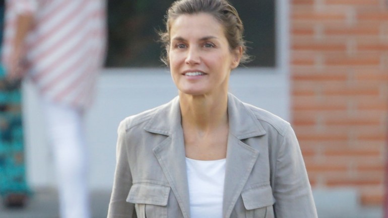 El look informal de la reina Letizia para la vuelta al cole