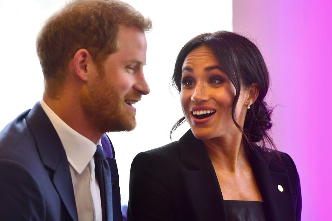 ¿Es el esmoquin la prenda fetiche de Meghan Markle?