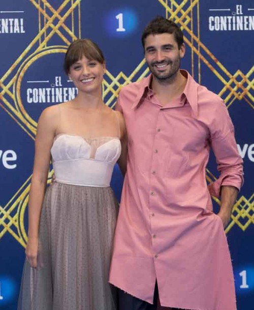 Michelle Jenner y Álex García estrenan ‘El Continental’ en la apertura del FesTVal de Vitoria