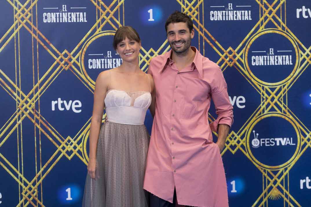 Michelle Jenner y Álex García estrenan ‘El Continental’ en la apertura del FesTVal de Vitoria