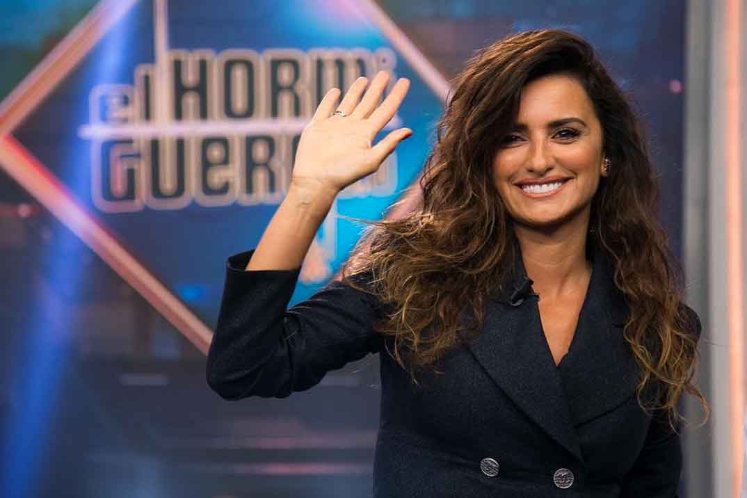 Penélope Cruz copia el look de Meghan Markle