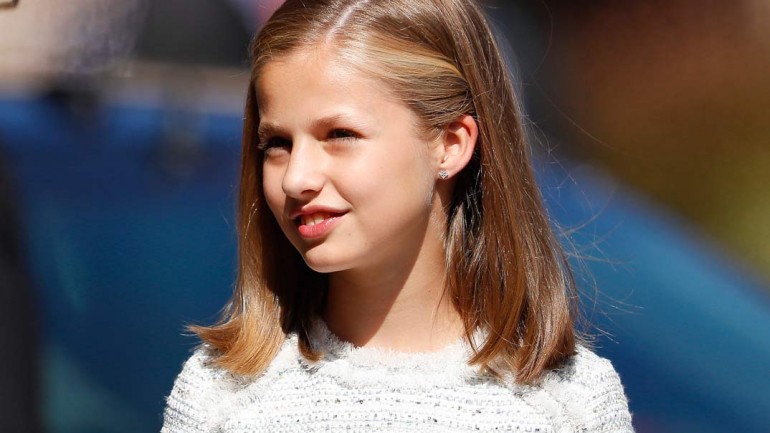 Los looks al detalle de la princesa Leonor y la infanta Sofía en su primer viaje oficial a Asturias
