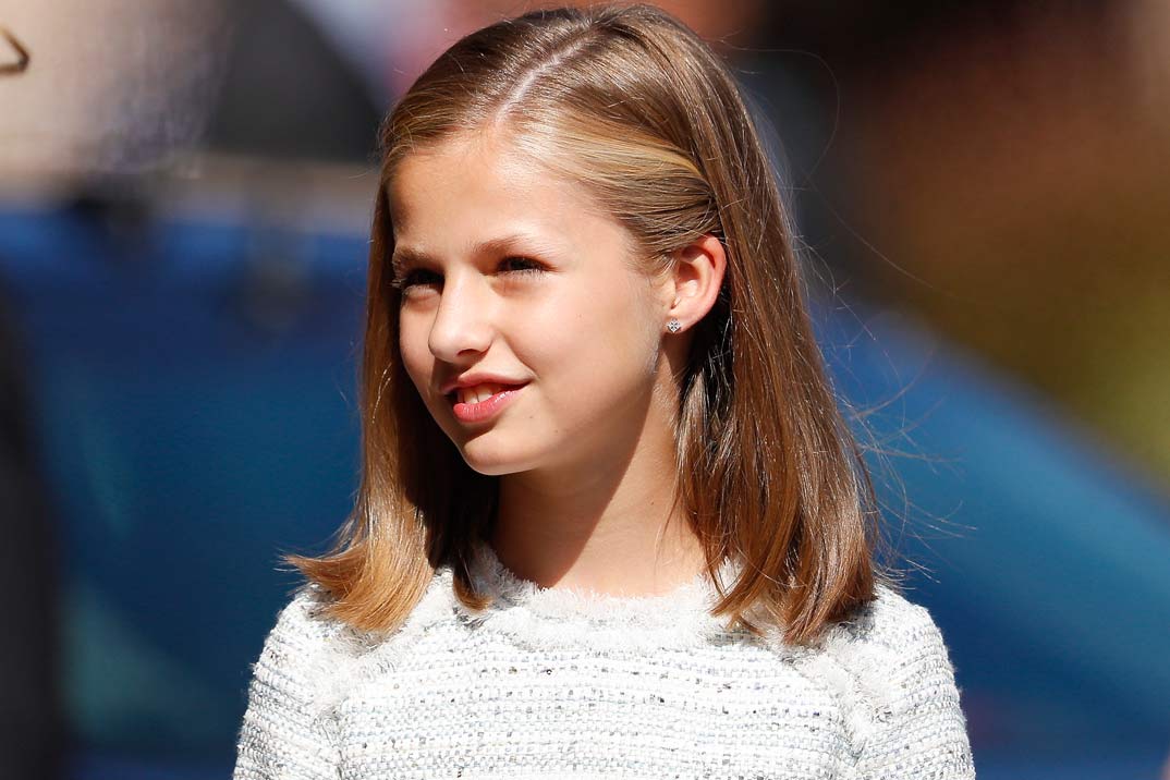 Los looks al detalle de la princesa Leonor y la infanta Sofía en su primer viaje oficial a Asturias