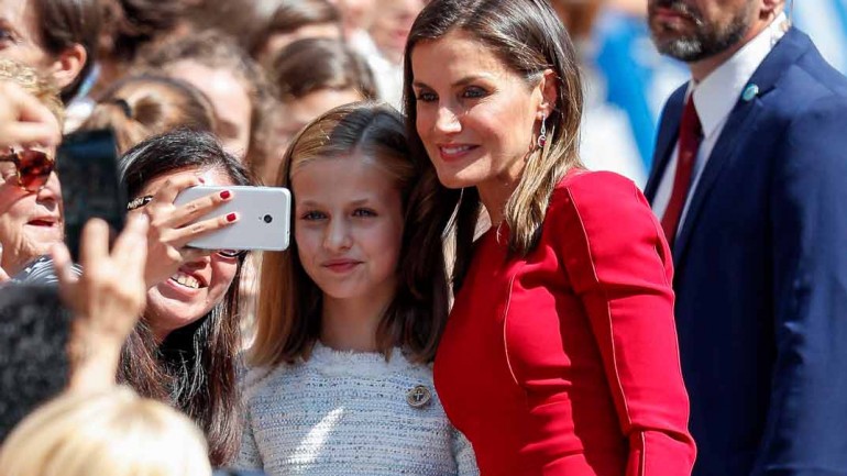 La reina Letizia apuesta, de nuevo, por el rojo para un día muy especial