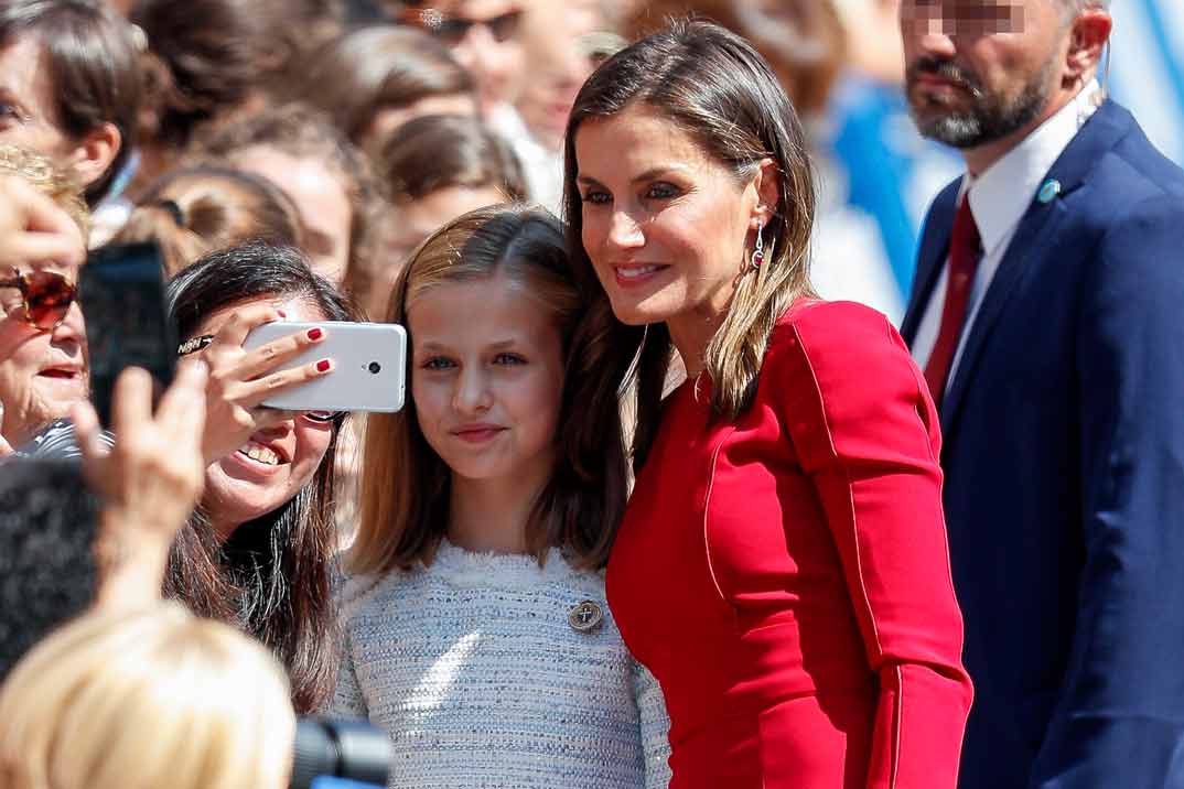 La reina Letizia apuesta, de nuevo, por el rojo para un día muy especial