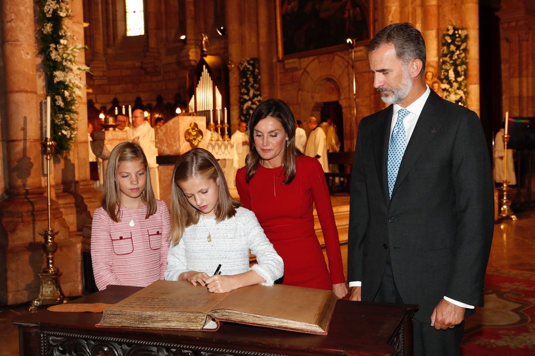 Reyes Felipe y Letizia con la princesa Leonor y la infanta Sofía © Casa S.M. El Rey