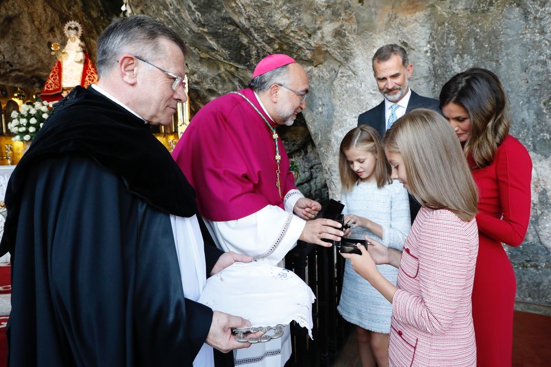 Reyes Felipe y Letizia con la princesa Leonor y la infanta Sofía © Casa S.M. El Rey