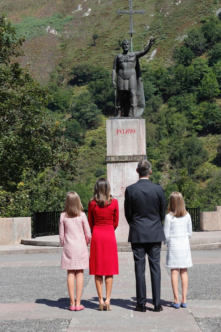 Reyes Felipe y Letizia con la princesa Leonor y la infanta Sofía © Casa S.M. El Rey