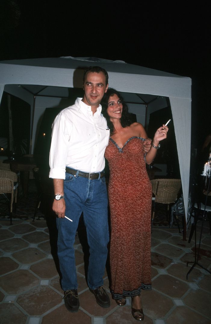 Maribel Verdú con Pedro Larrañaga en la inauguración de su restaurante - 1998
