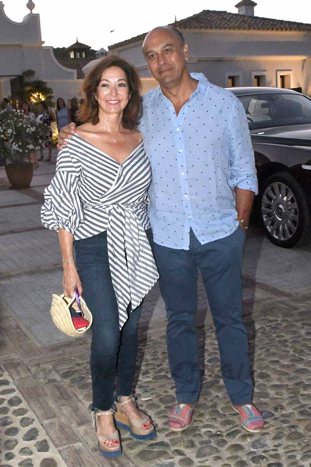 Ana Rosa Quintanta con su marido Juan Muñoz