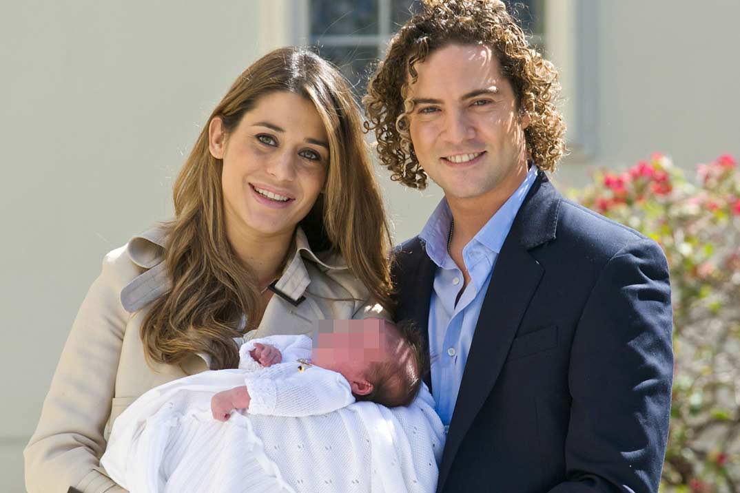 David Bisbal y Elena Tablada con la pequeña Ella (foto archivo - Febrero 2010)