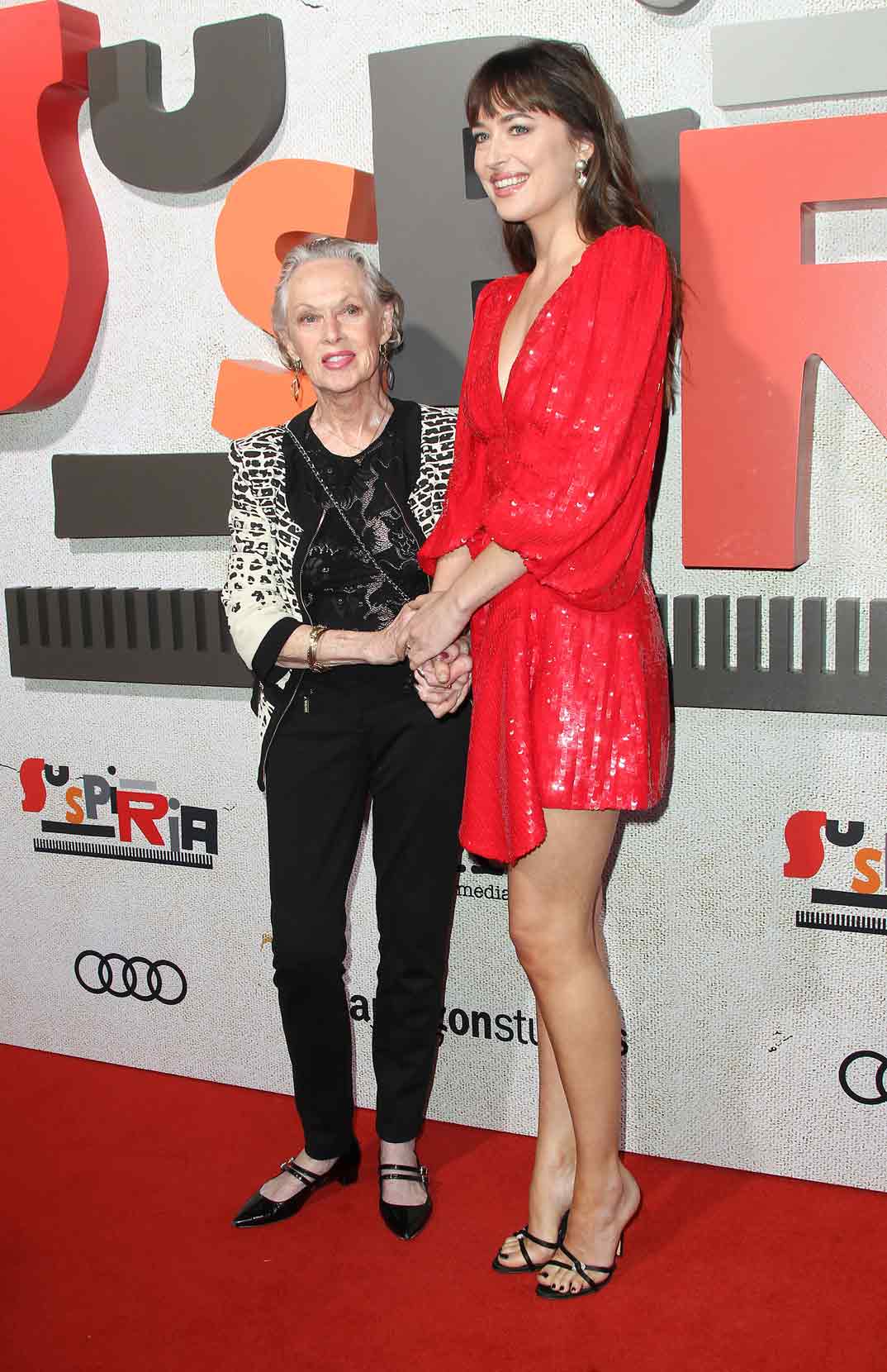 Dakota Johnson con su abuela Tippi Hedren