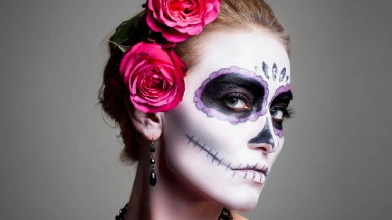 Pestañas y peinados para celebrar Halloween