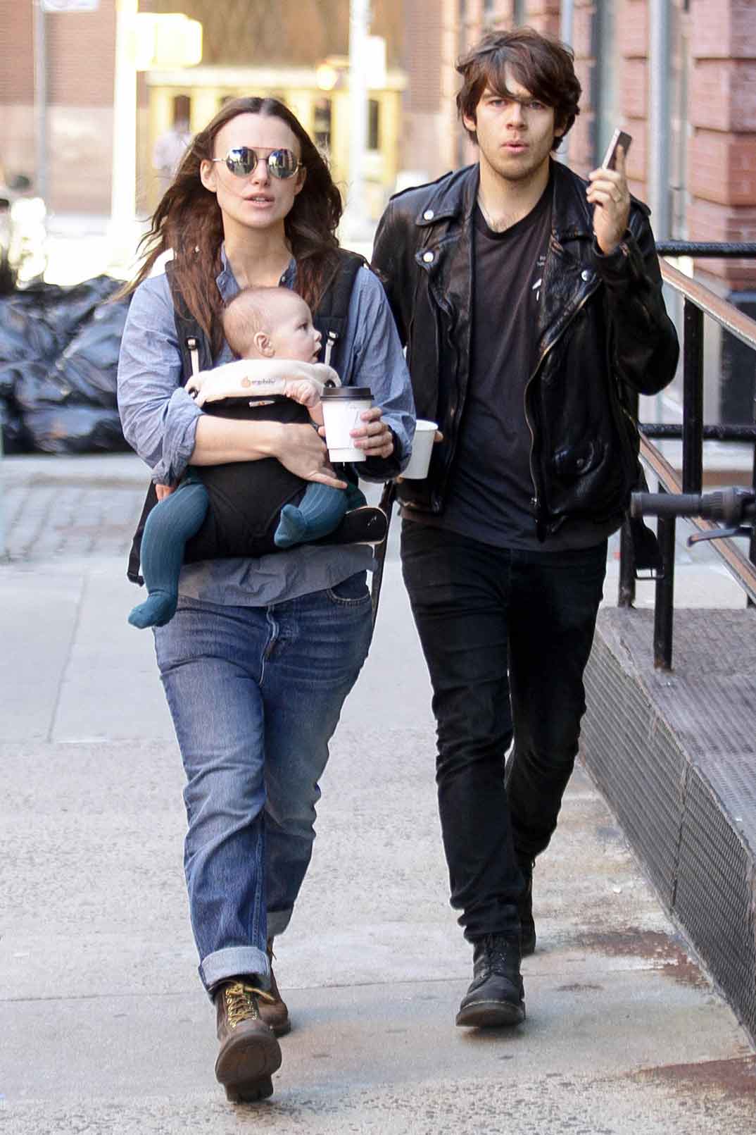 Keira Knightley con su marido, James Righton y su hija Edie