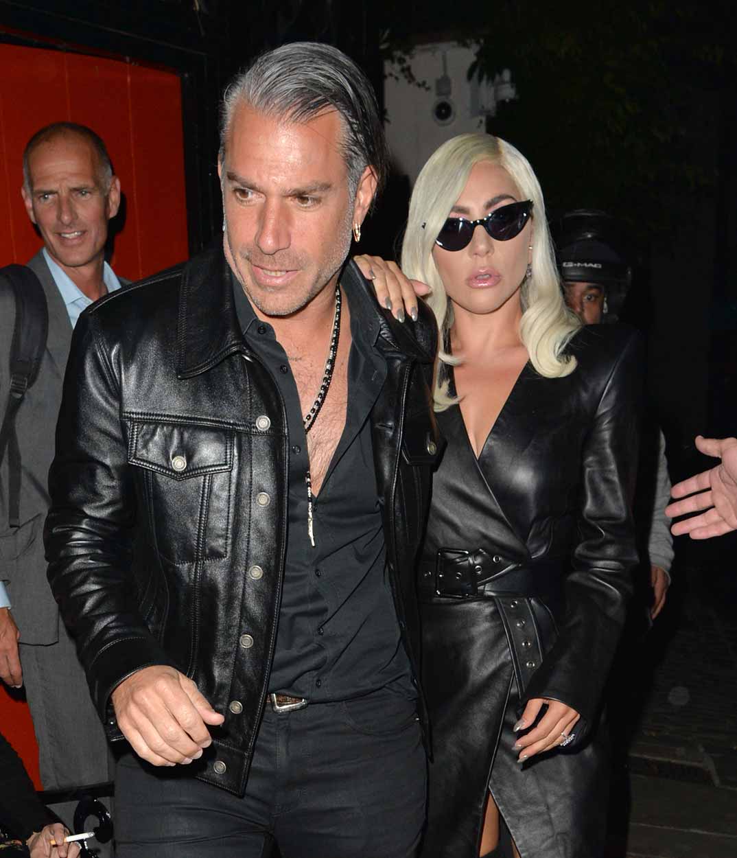 Lady Gaga con su novio Christian Carino