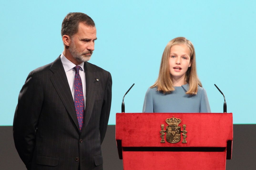 La Princesa de Asturias junto al Rey durante la lectura al artículo 1 del Título Preliminar de la Carta Magna © Casa S.M. El ReyLa Princesa de Asturias junto al Rey durante la lectura al artículo 1 del Título Preliminar de la Carta Magna © Casa S.M. El Rey