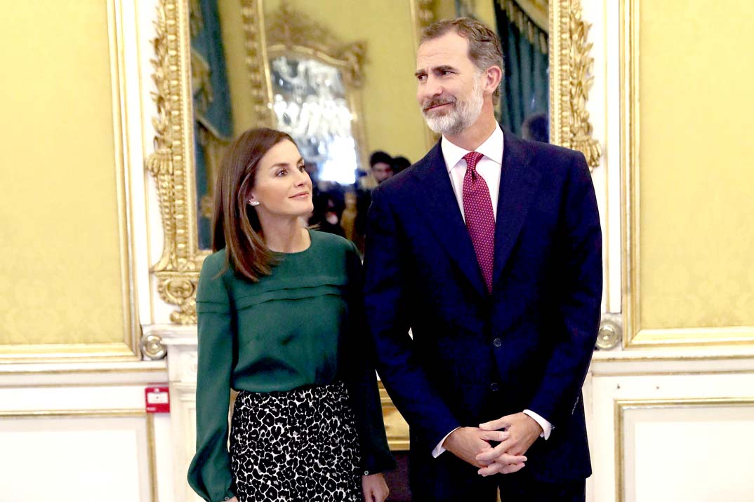 La reina Letizia apuesta por el print de moda: el print animal