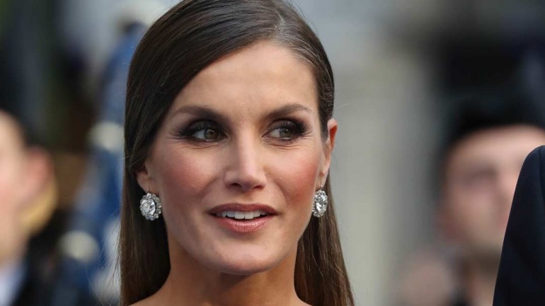 El espectacular estilismo de la Reina Letizia en los Premios Princesa de Asturias 2018