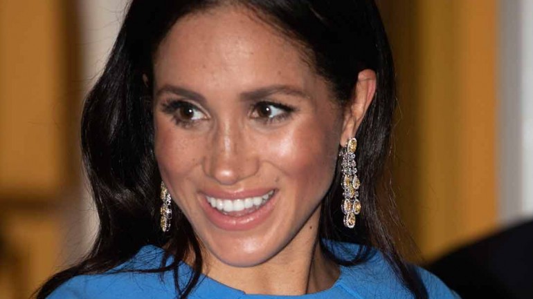 Meghan Markle, espectacular con un vestido capa premamá