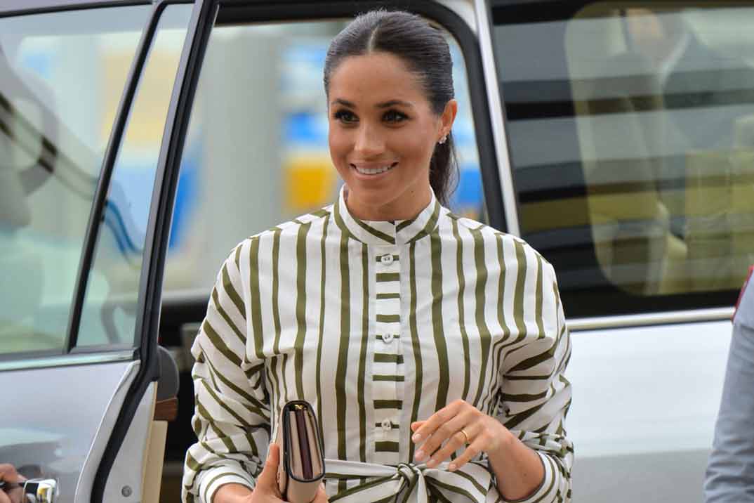 Meghan Markle vuelve a dejarse seducir por los vestidos midi