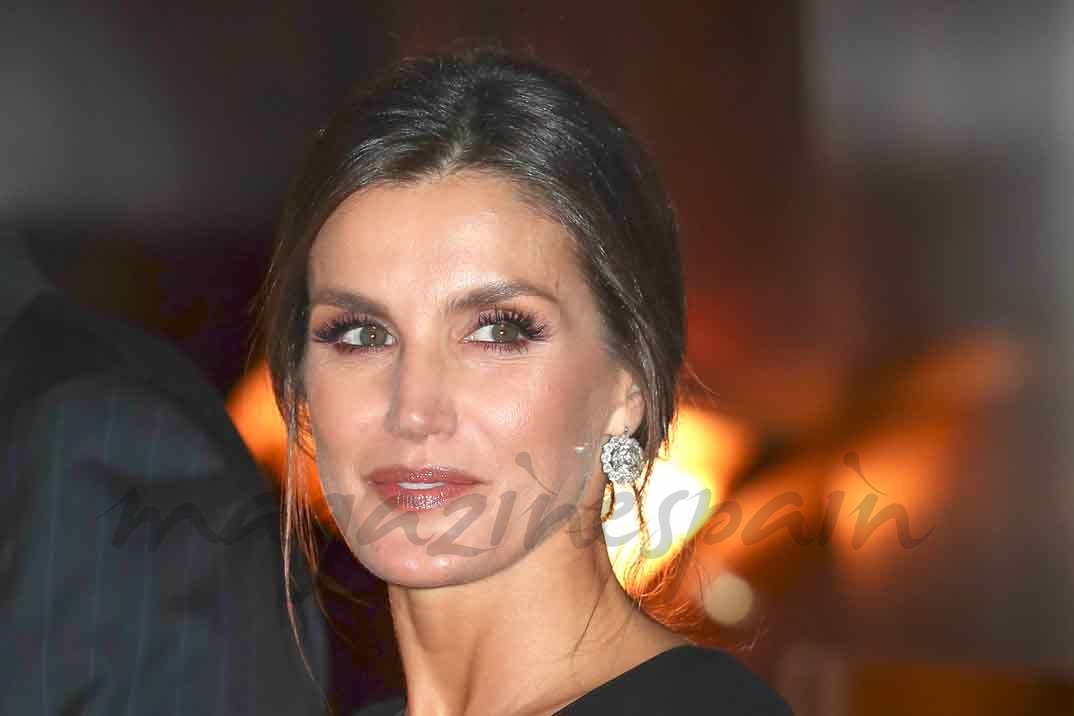 La reina Letizia brilla con las joyas elegidas para asistir al Concierto Premios Princesa de Asturias