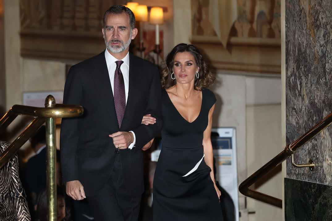 La reina Letizia presume de escote